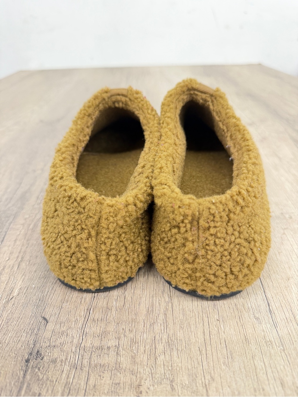 Bombas Sherpa Slip-On Slippers in Mustard Gold - Picture 5 of 7